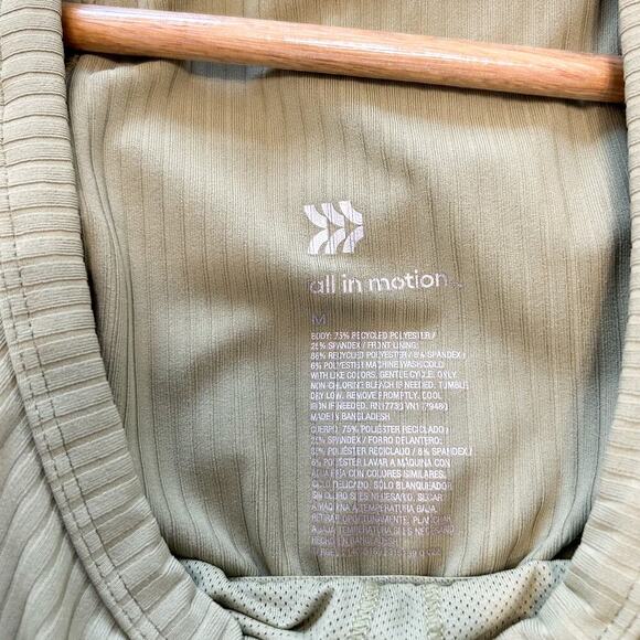 All In Motion Green Ribbed Sports Bra Crop Top Women’s Medium Activewear - Picture 2 of 5